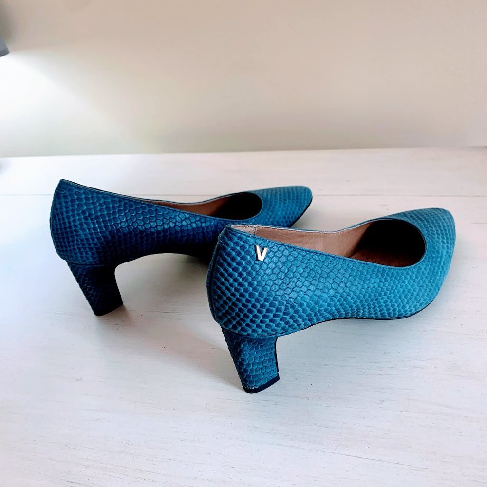 Vionic Blue Pumps Size 7